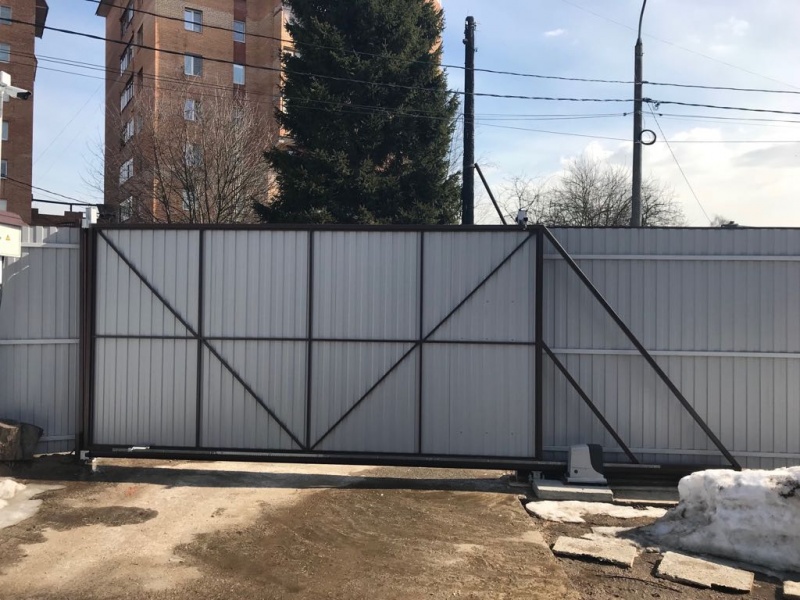 Откатные ворота во двор